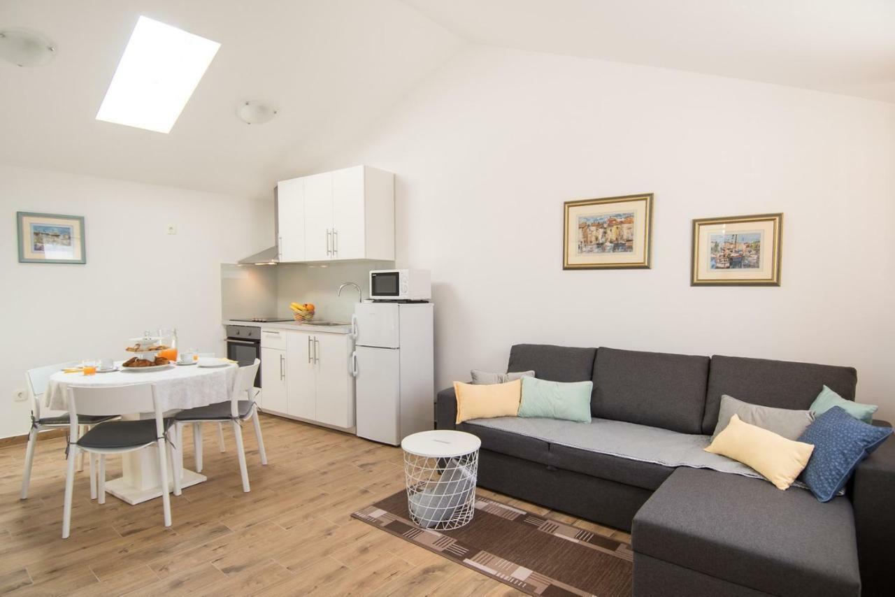 Apartment Bruneta 1 With Sea View Tar-Vabriga Екстериор снимка