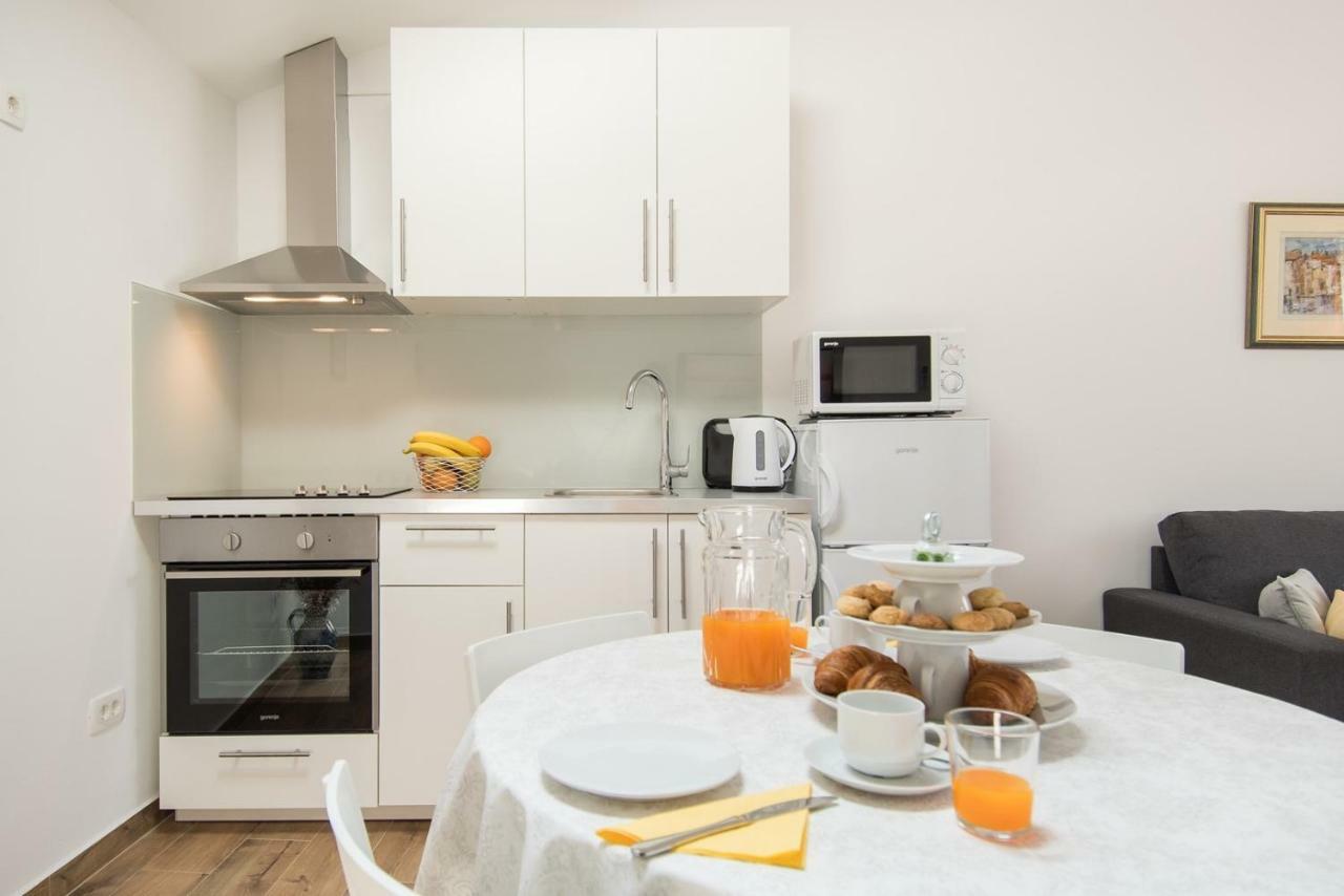 Apartment Bruneta 1 With Sea View Tar-Vabriga Екстериор снимка