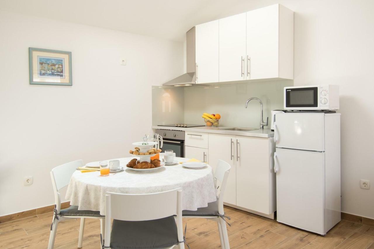 Apartment Bruneta 1 With Sea View Tar-Vabriga Екстериор снимка
