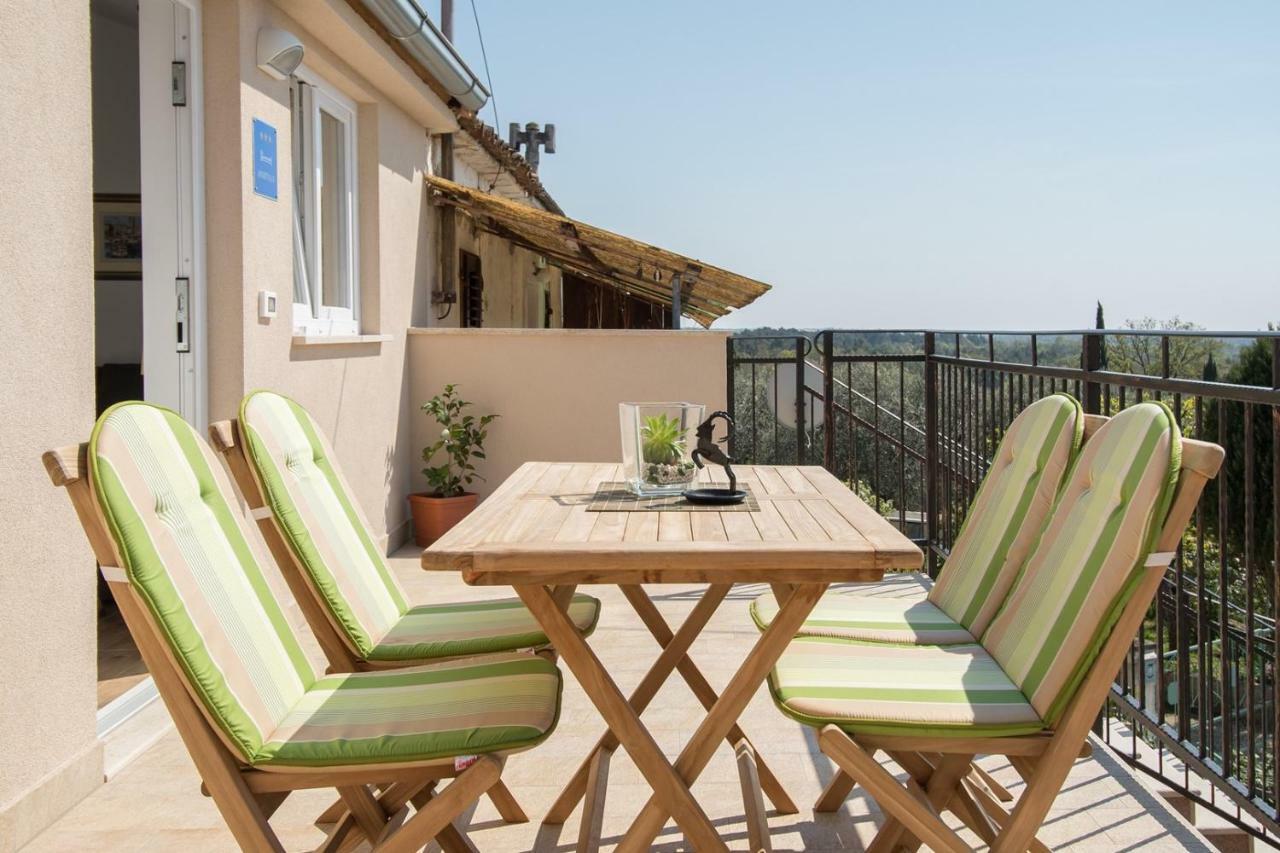 Apartment Bruneta 1 With Sea View Tar-Vabriga Екстериор снимка