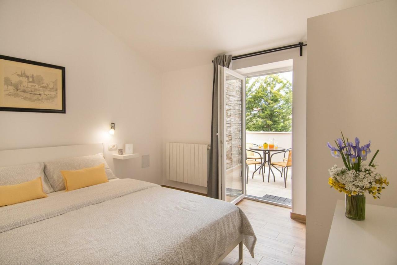 Apartment Bruneta 1 With Sea View Tar-Vabriga Екстериор снимка