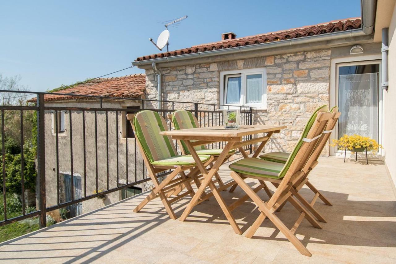 Apartment Bruneta 1 With Sea View Tar-Vabriga Екстериор снимка