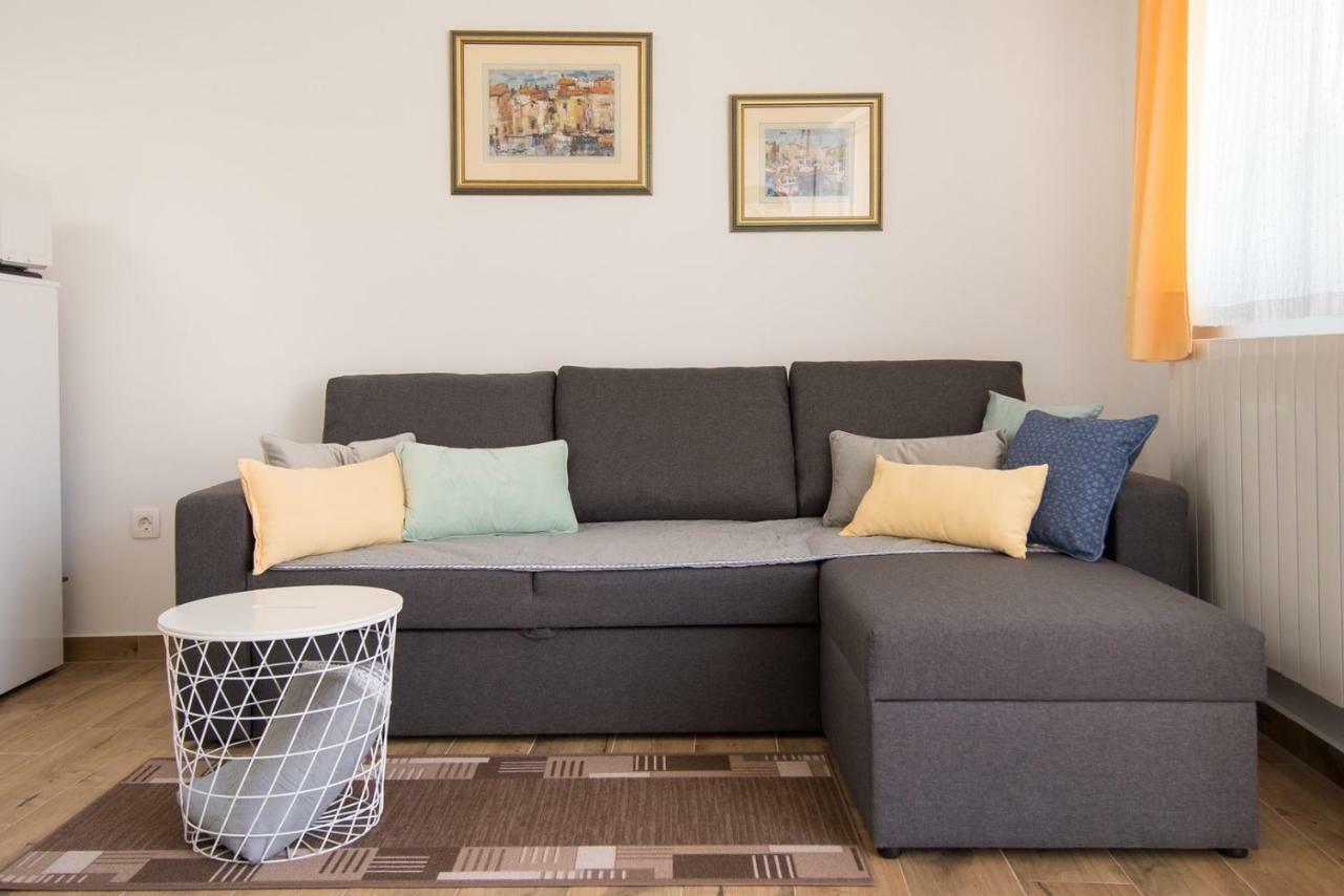 Apartment Bruneta 1 With Sea View Tar-Vabriga Екстериор снимка