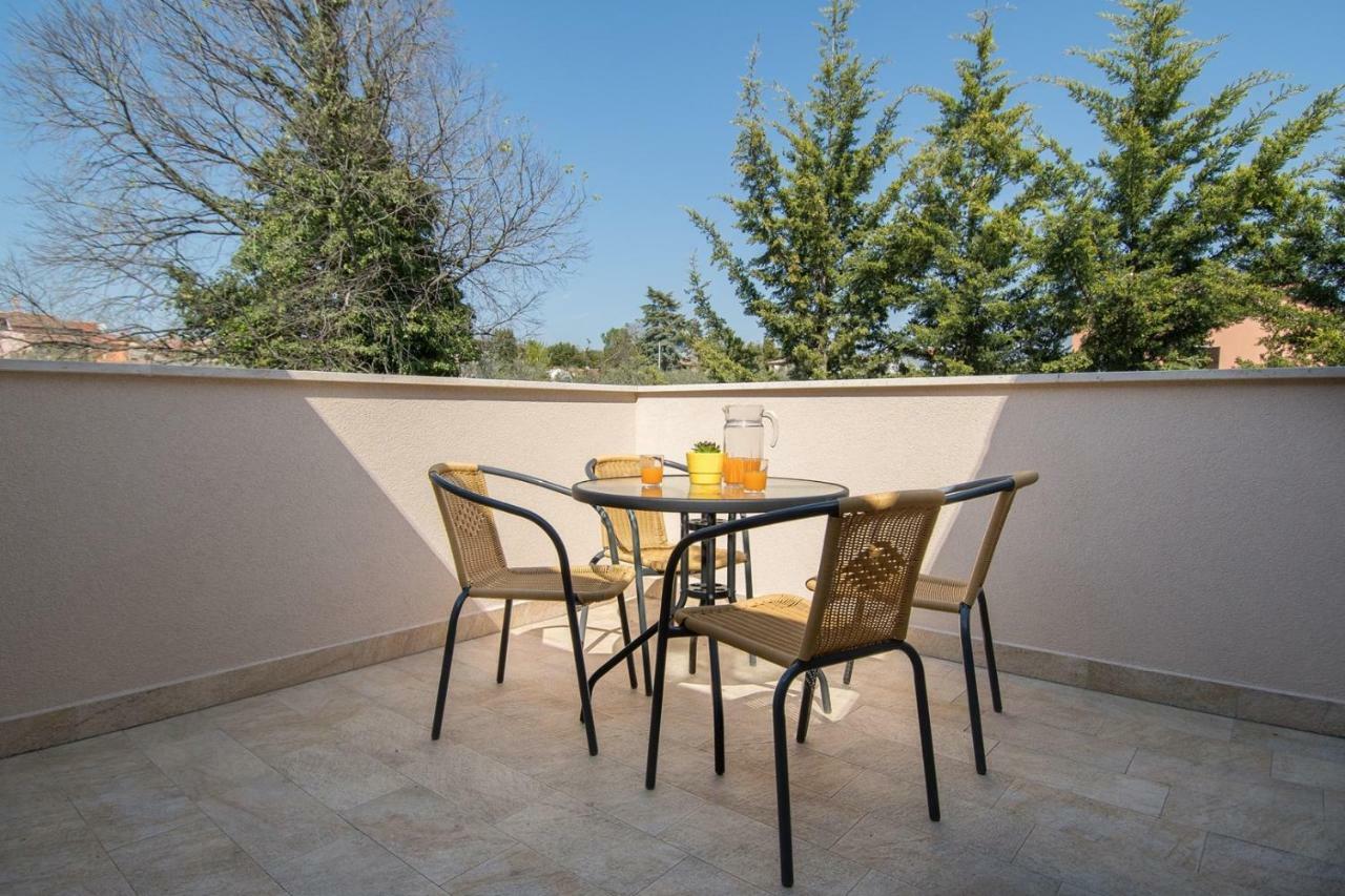 Apartment Bruneta 1 With Sea View Tar-Vabriga Екстериор снимка