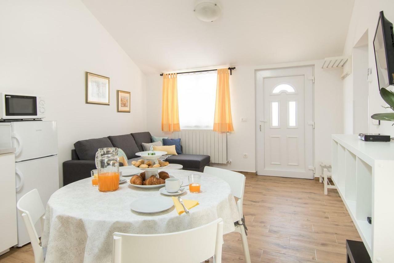 Apartment Bruneta 1 With Sea View Tar-Vabriga Екстериор снимка