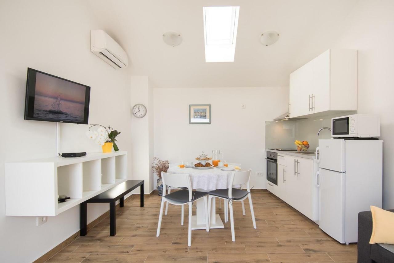 Apartment Bruneta 1 With Sea View Tar-Vabriga Екстериор снимка