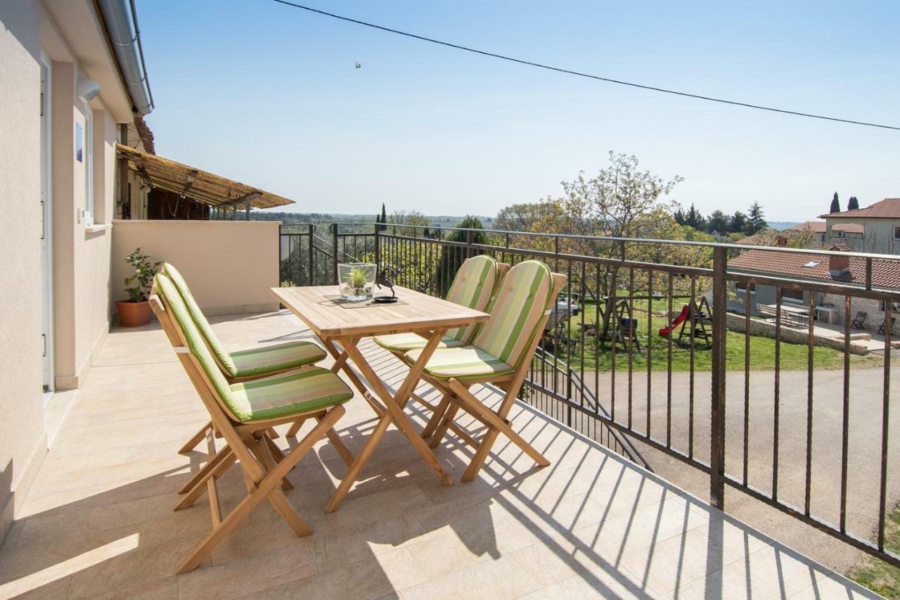 Apartment Bruneta 1 With Sea View Tar-Vabriga Екстериор снимка