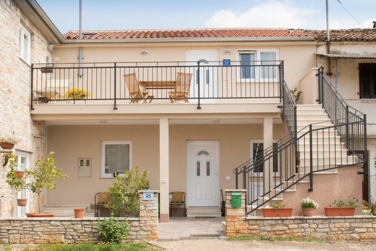 Apartment Bruneta 1 With Sea View Tar-Vabriga Екстериор снимка
